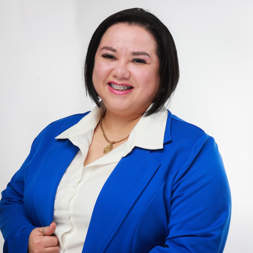 Vanessa Paez, Office Manager